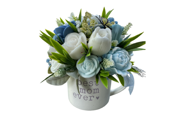 Blue and white flowers in Best Mom mug