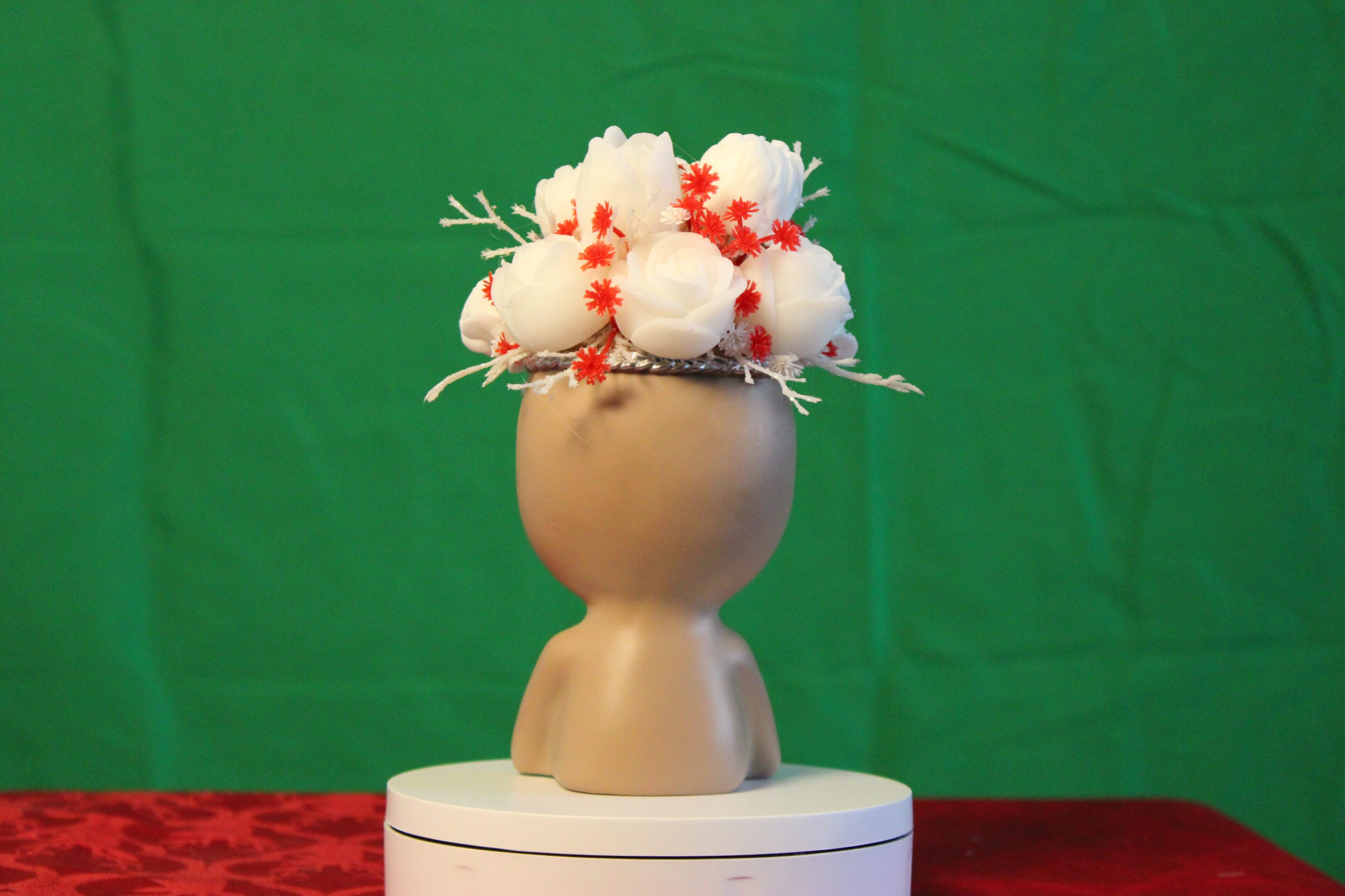 Small mannequin head with white flower crown
