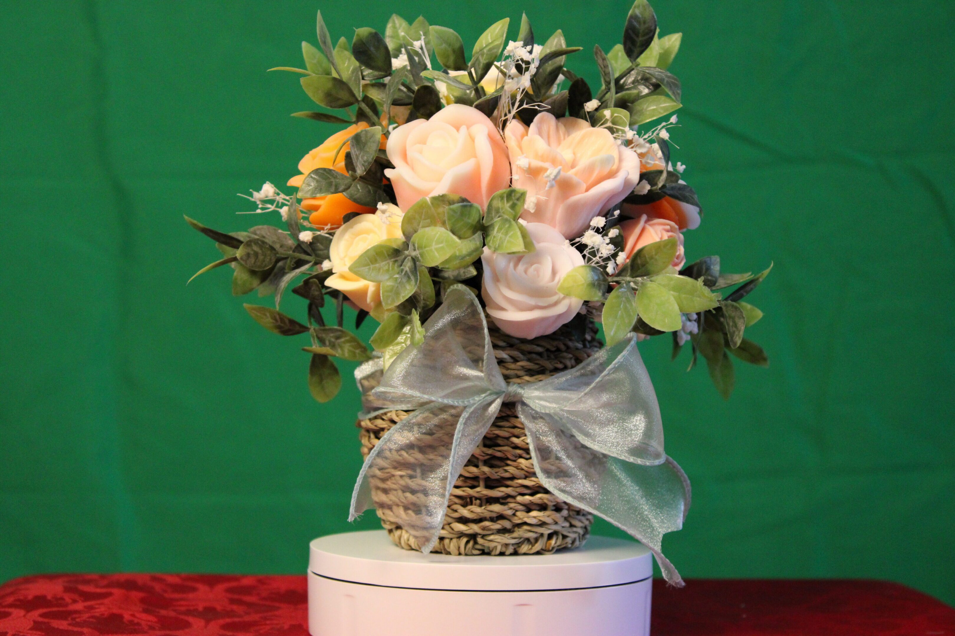 Wicker basket with pink roses and bow