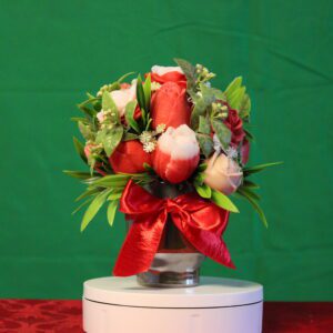Red and white bouquet in vase